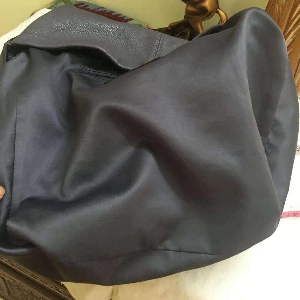 Authentic Coach Avery Hobo Bag - Picture 12 of 16